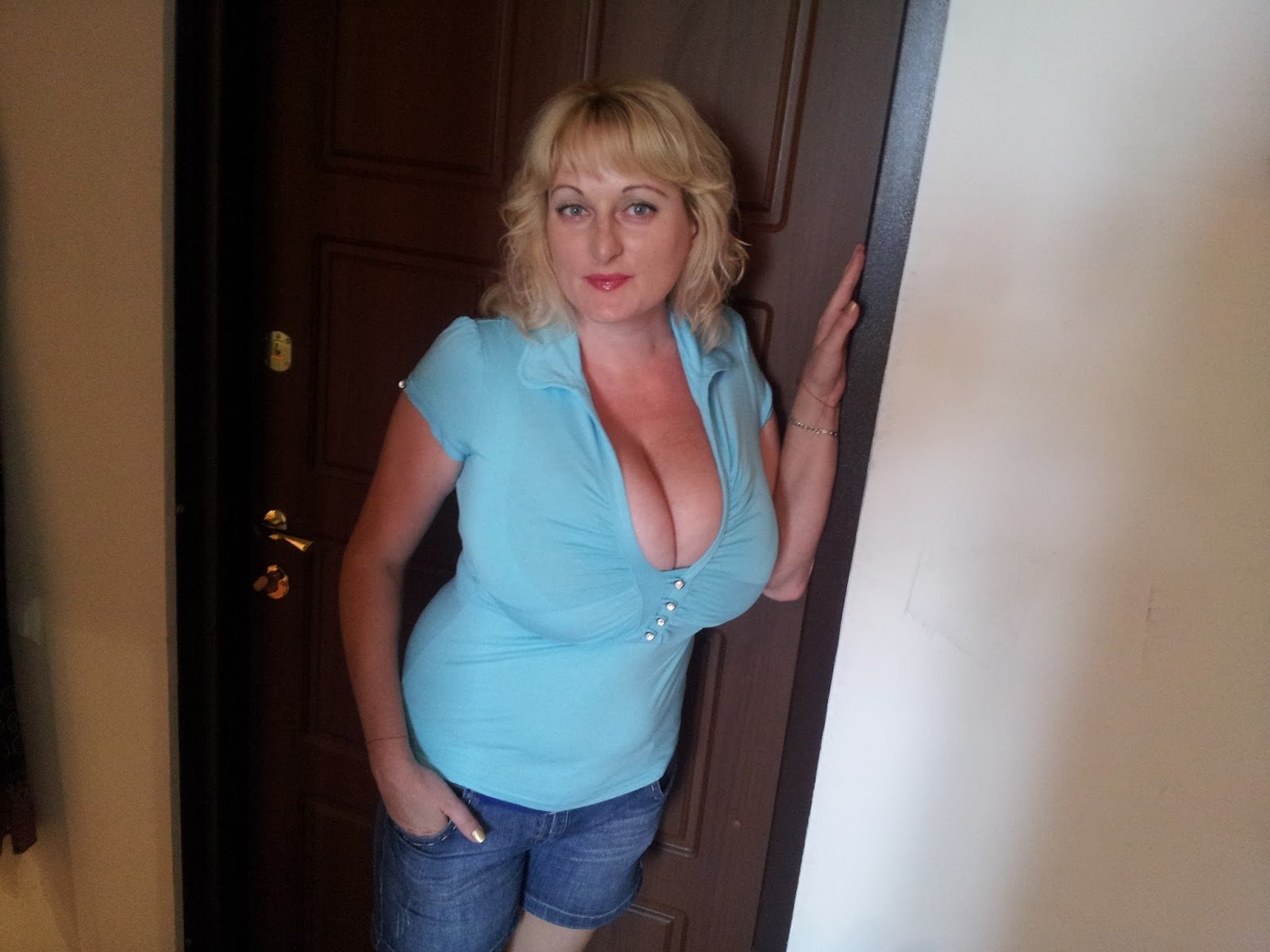 Ню фото огромных сисек от зрелой блондинки Лиды Петровны