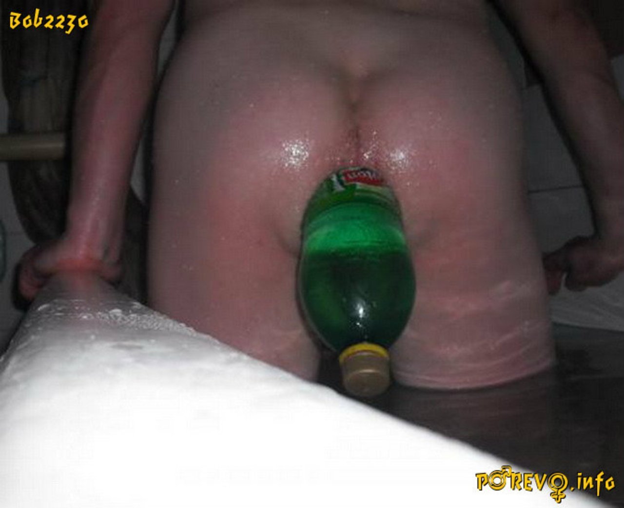Порно с бутылками в анусе фото