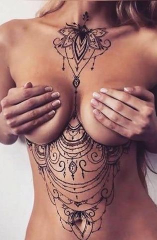 Татуировки женской на груди (61 фото)