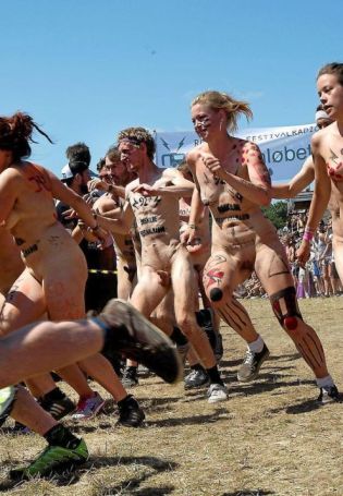 Забеги голых женщин (79 фото)