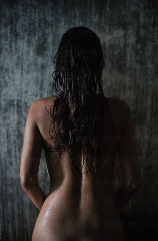 Черноволосые девушки со спины (81 фото)