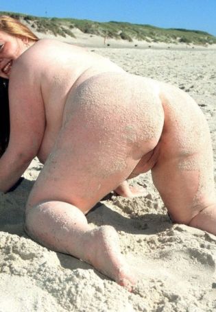 Жирные бабы на пляже (86 фото)