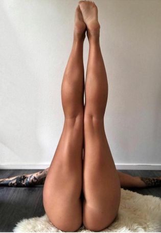 Голые женские ноги (66 фото)