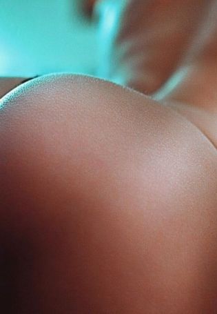 Сочные голые попки девушек (69 фото)