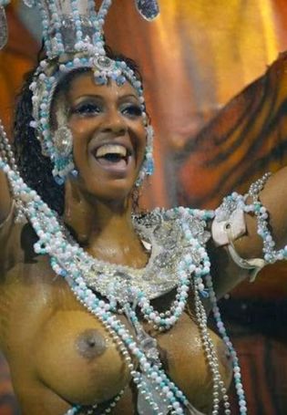 Голые на бразильском карнавале (61 фото)