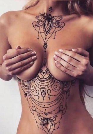 Татуировки женской на груди (61 фото)