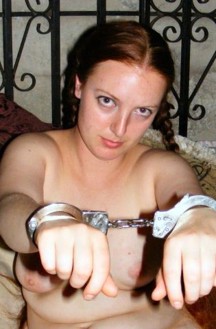 Девушка в наручниках (85 фото)