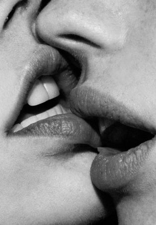 Красивый поцелуй в губы (77 фото)