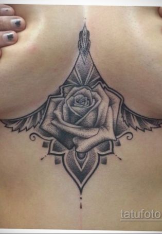 Татуировка на груди женская (69 фото)