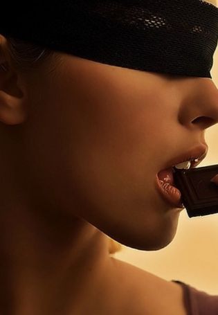 Голая девушка в шоколаде (54 фото)