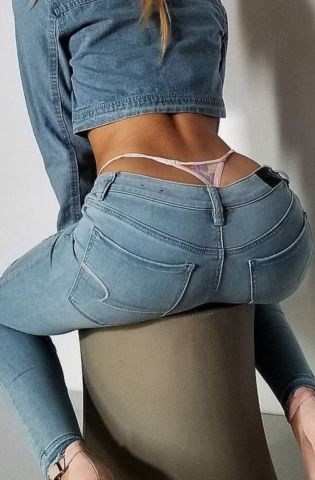 Девушки в обтягивающих джинсах (88 фото)