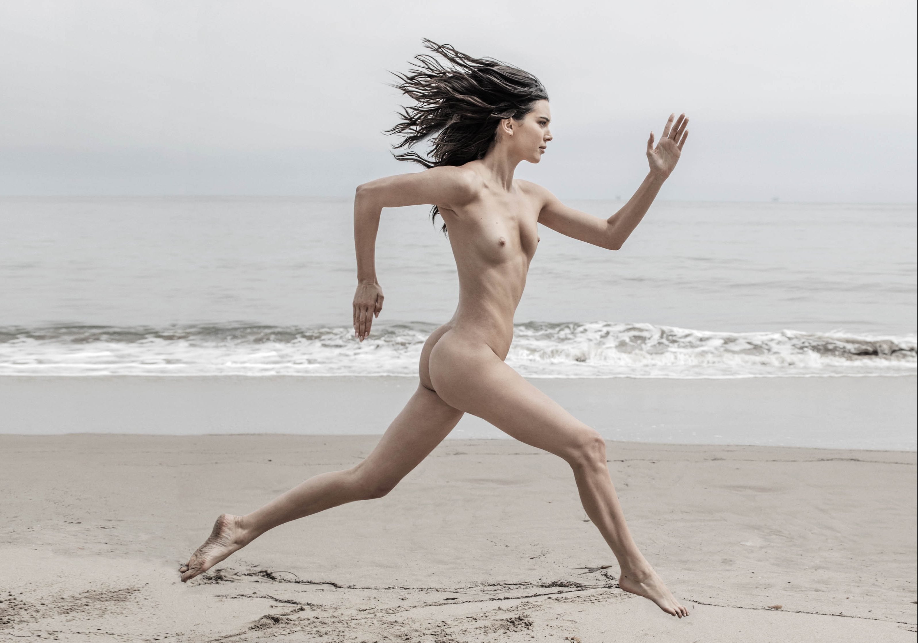 Бегущие голые красивые девушки (62 фото) - секс фото