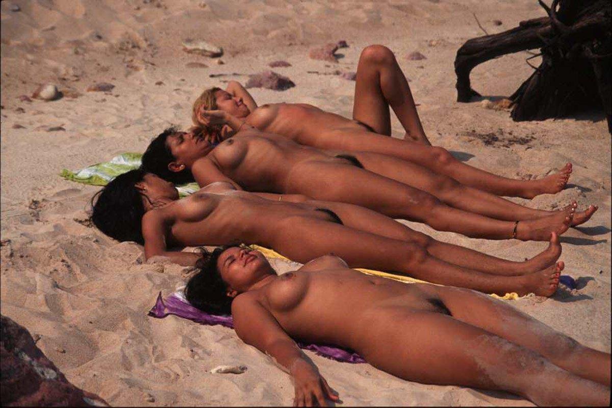 Нудистки на бразильских пляжах (66 фото) .
