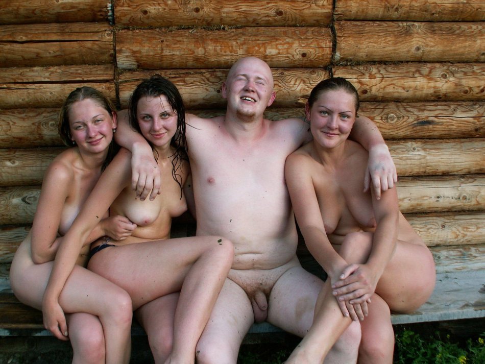фото голые семьи дома