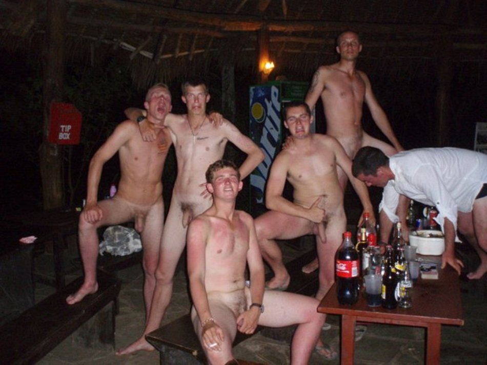 Русские мужики в бане голые