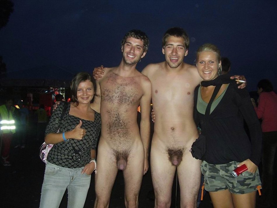 порно голые парни одетые дамы