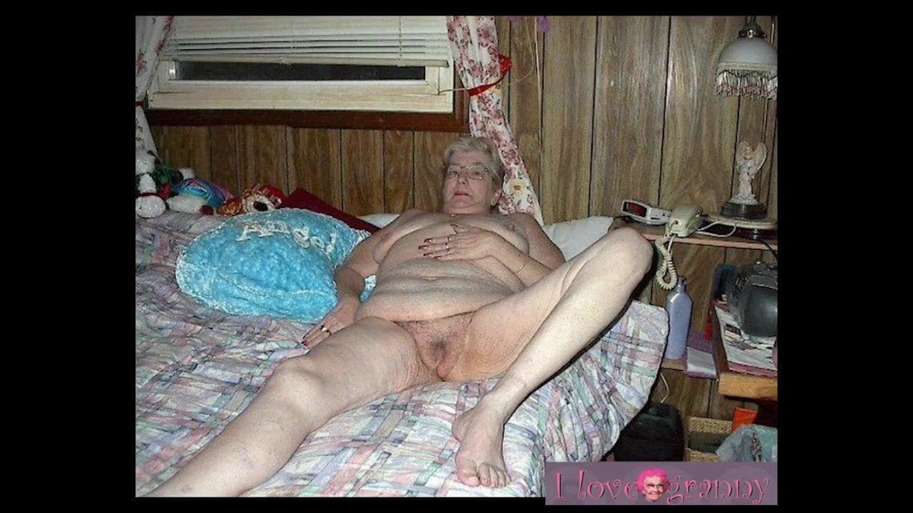 голые старушки на кровати