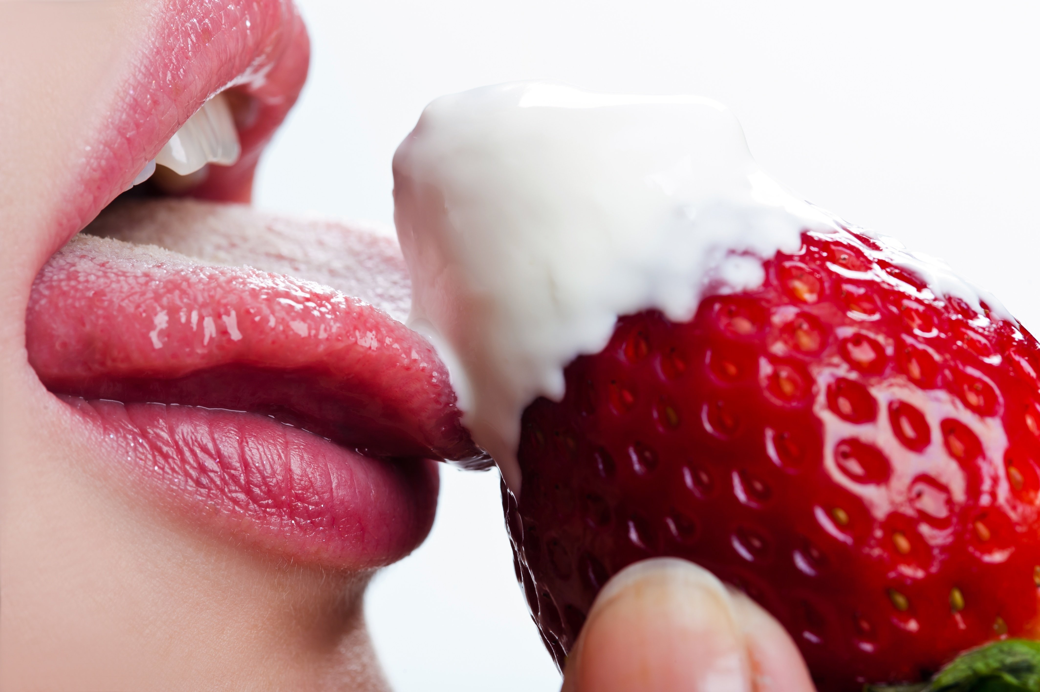 Вкусный секс: ласки с ягодами, шоколадом и сливками