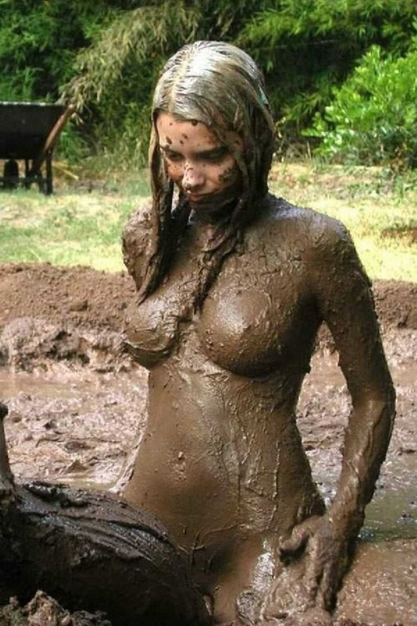 борьба голых девок в грязи
