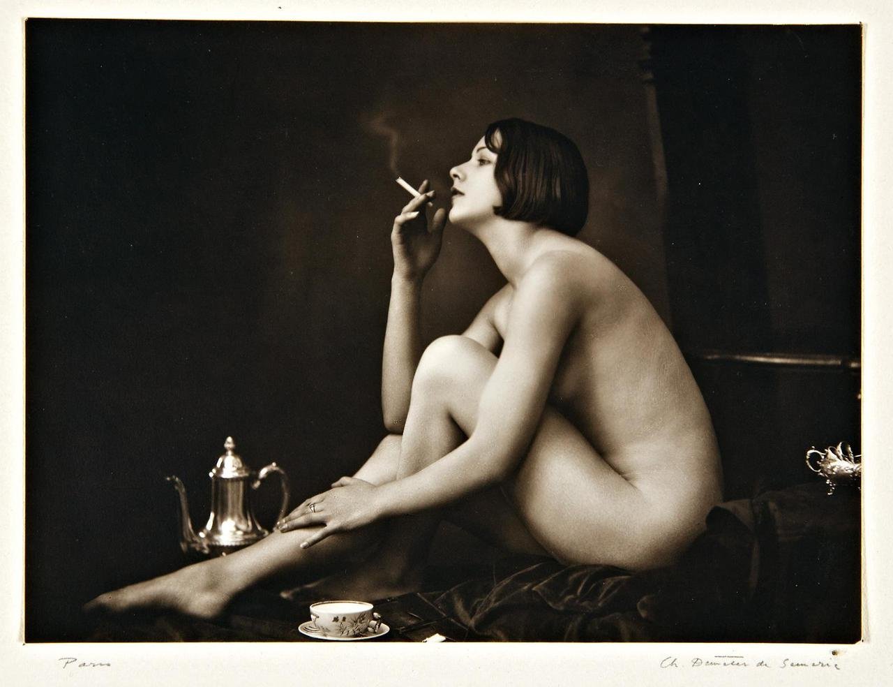 Курящие голые женщины (79 фото) .