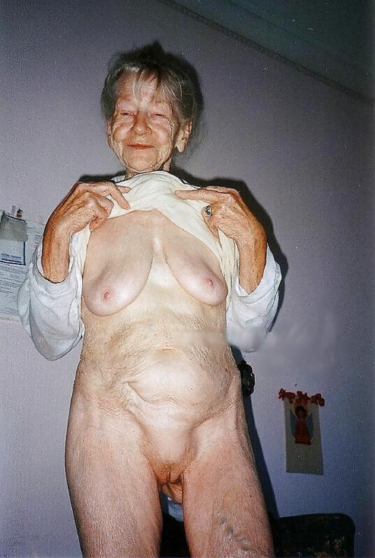 Старые страшные голые женщины.