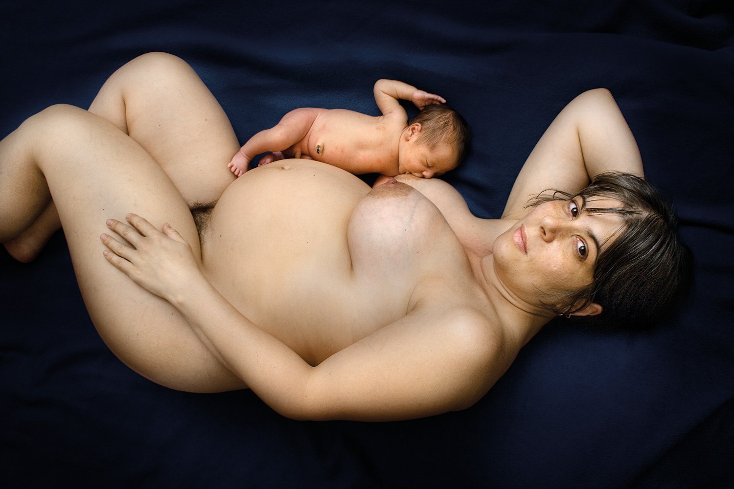 обнаженная грудь молодой мамы фото 39