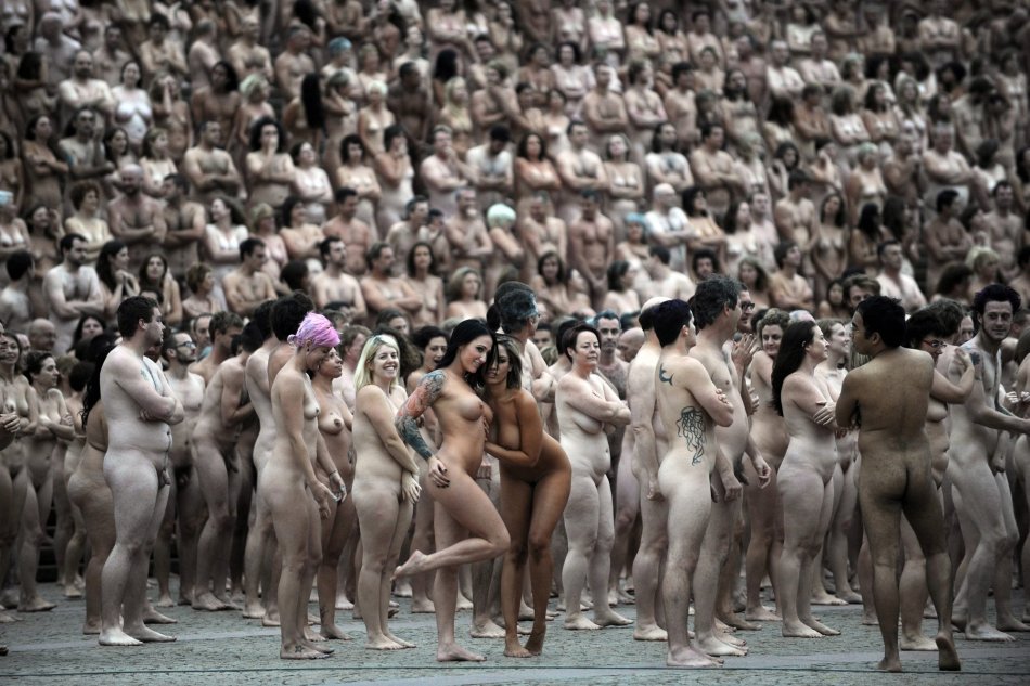 массовые съемки голых людей