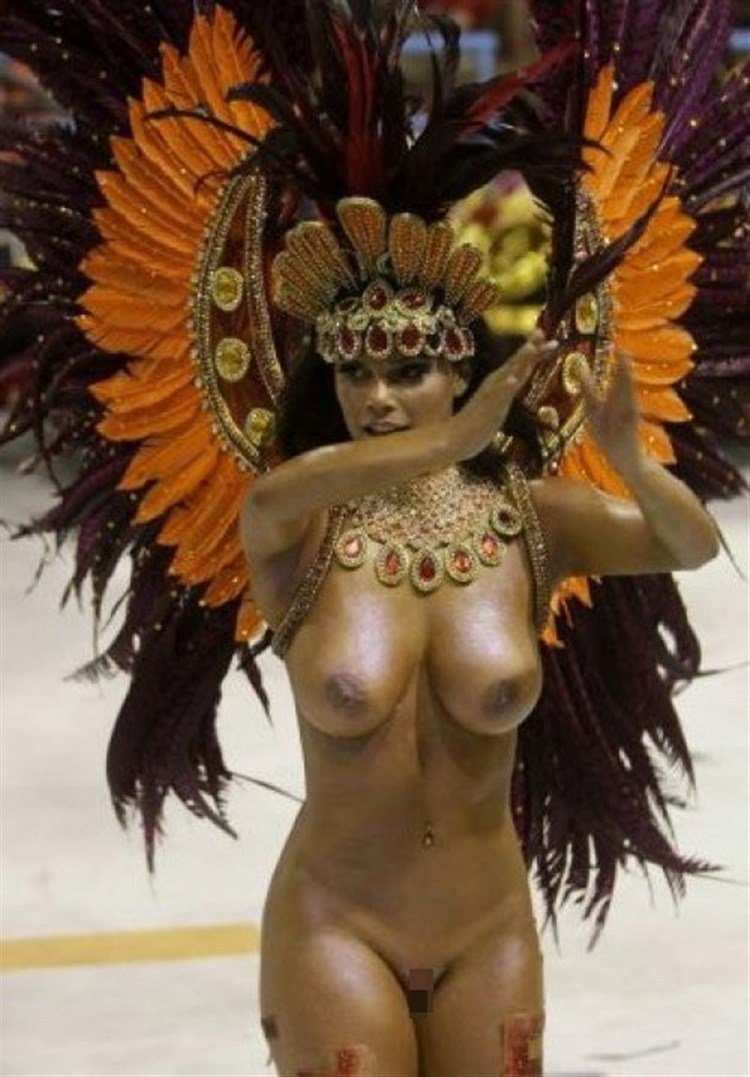фото бразильский карнавал девушки голые