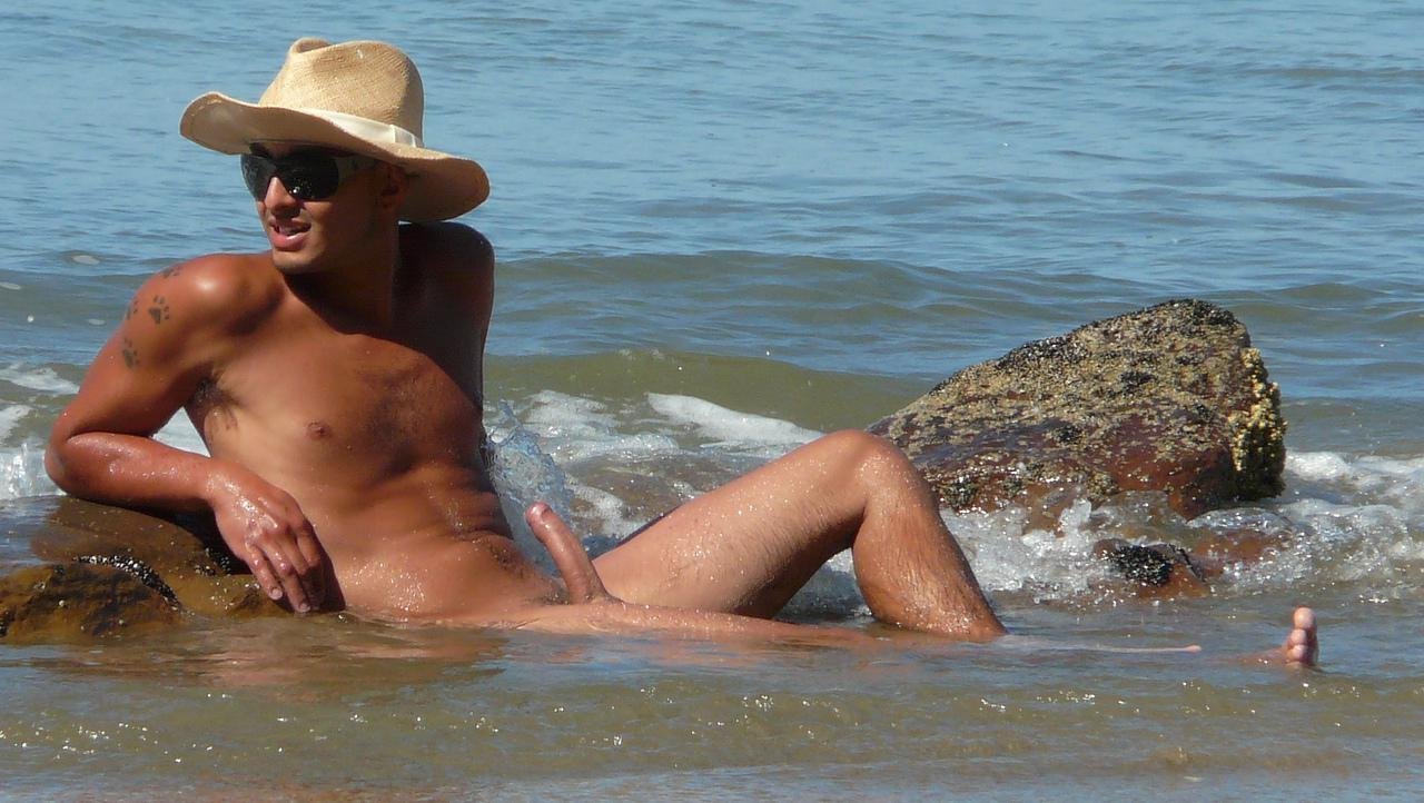 голые парни на пляже фотки фото 109