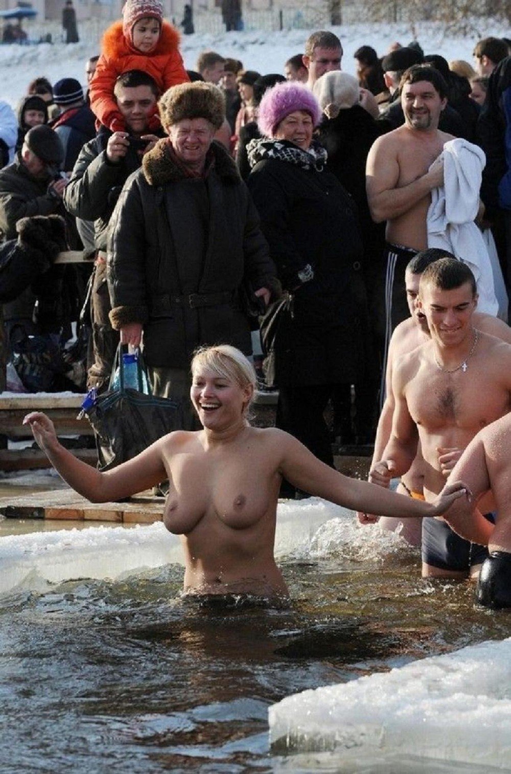 Порно купание в проруби (81 фото)