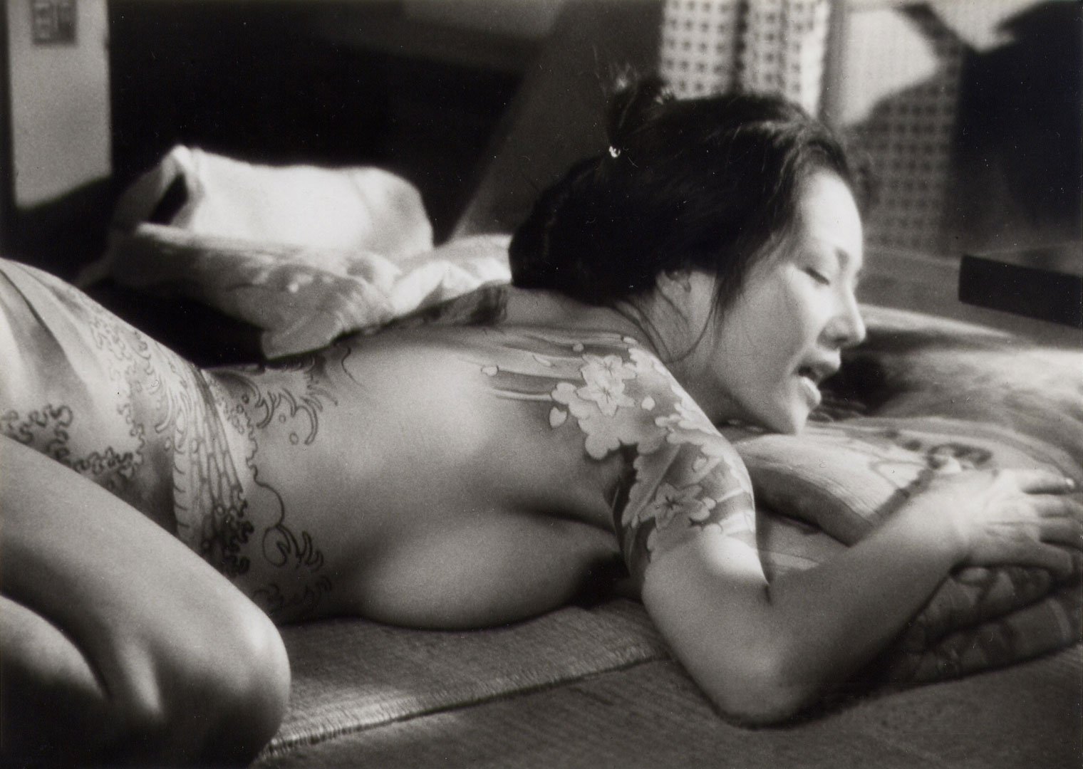 Японские гейши в постели голые.