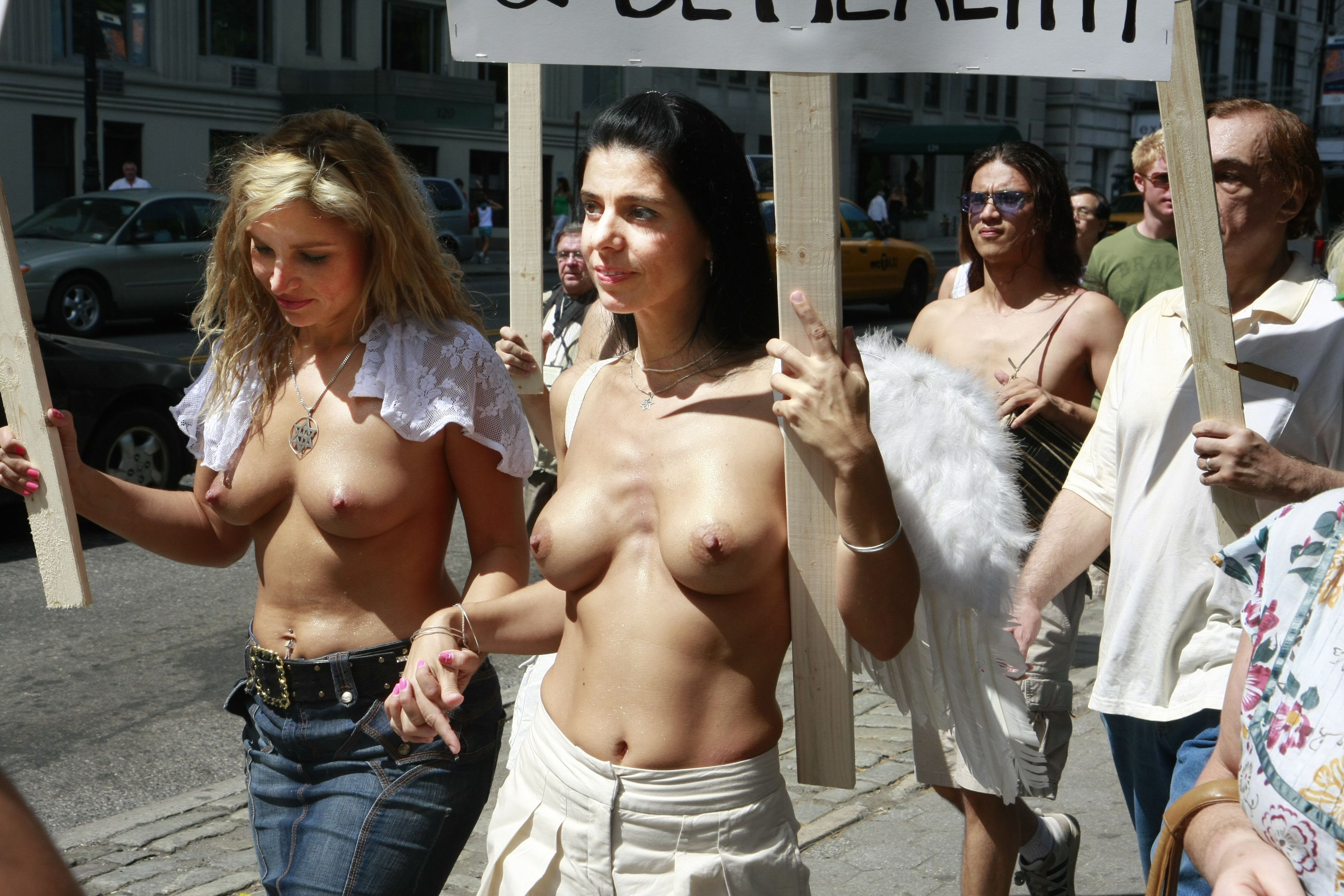 протест голых женщинах фото 52