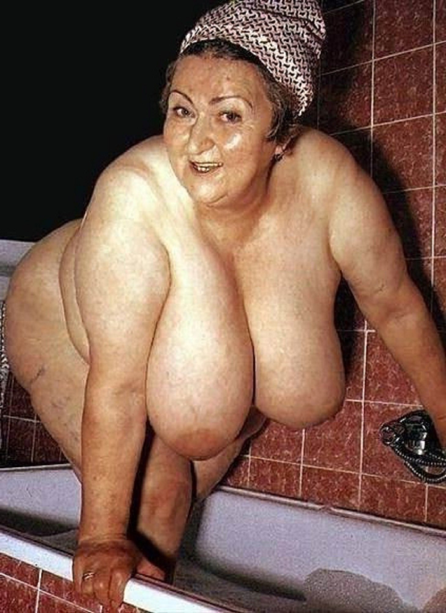 Бабушки с большими сиськами - 89 порно фото