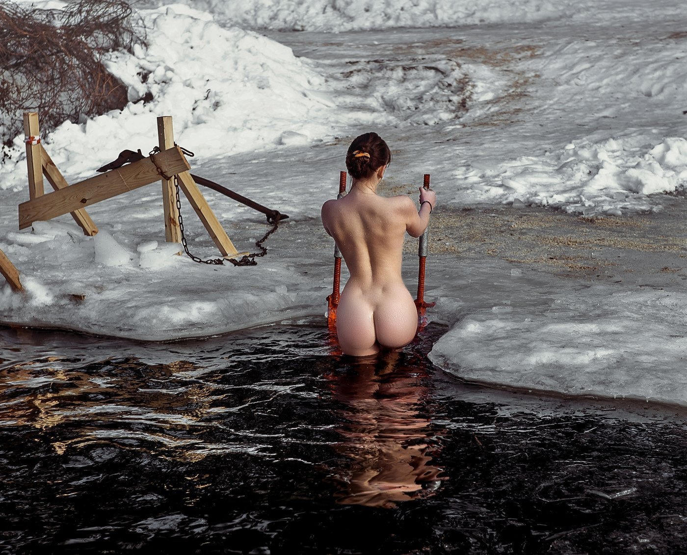 фото женщины купаются голые в проруби