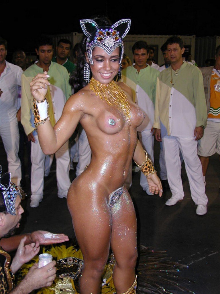 Голые на бразильском карнавале (61 фото) .