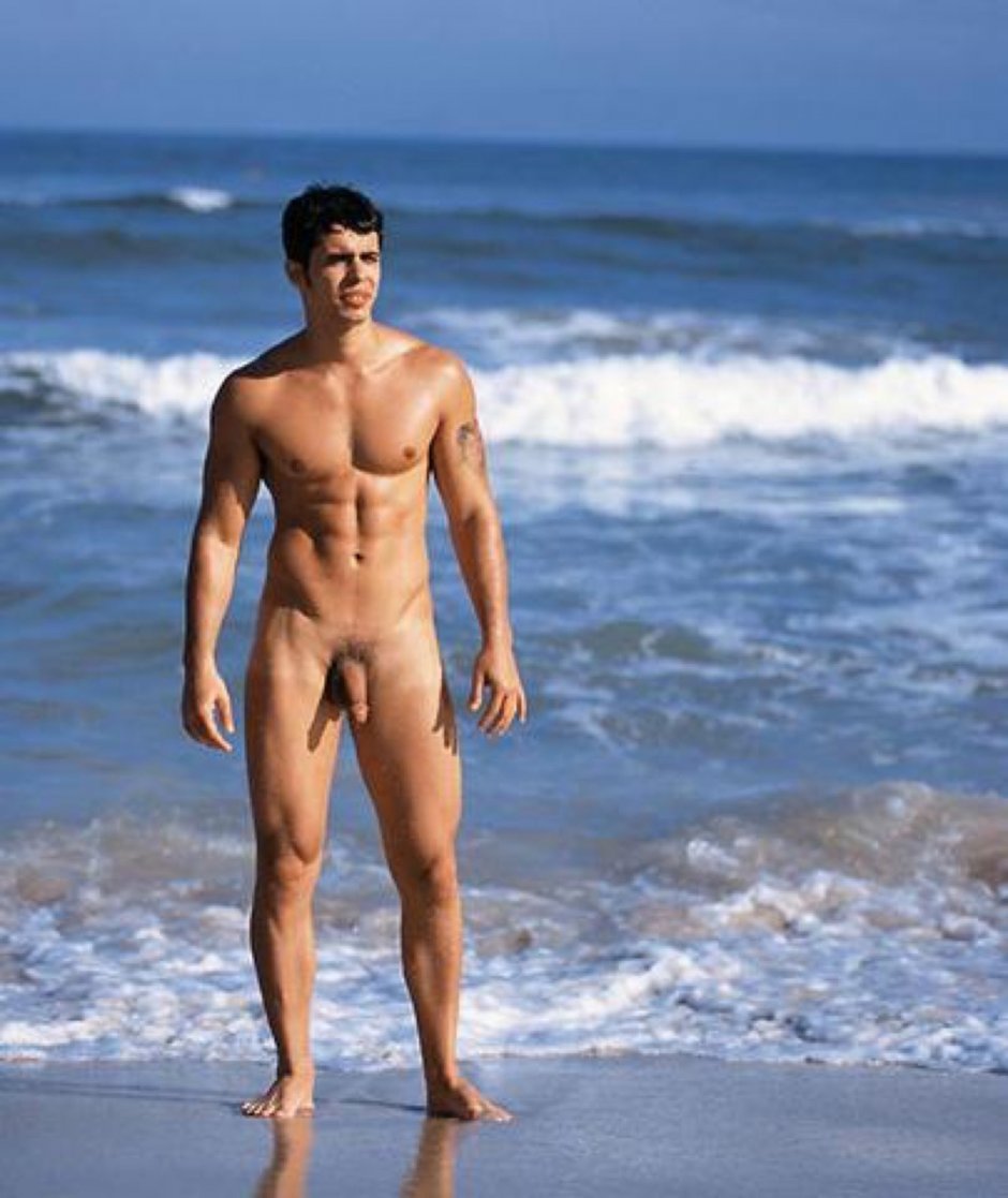 Голые мужики нудисты на пляже (80 фото)