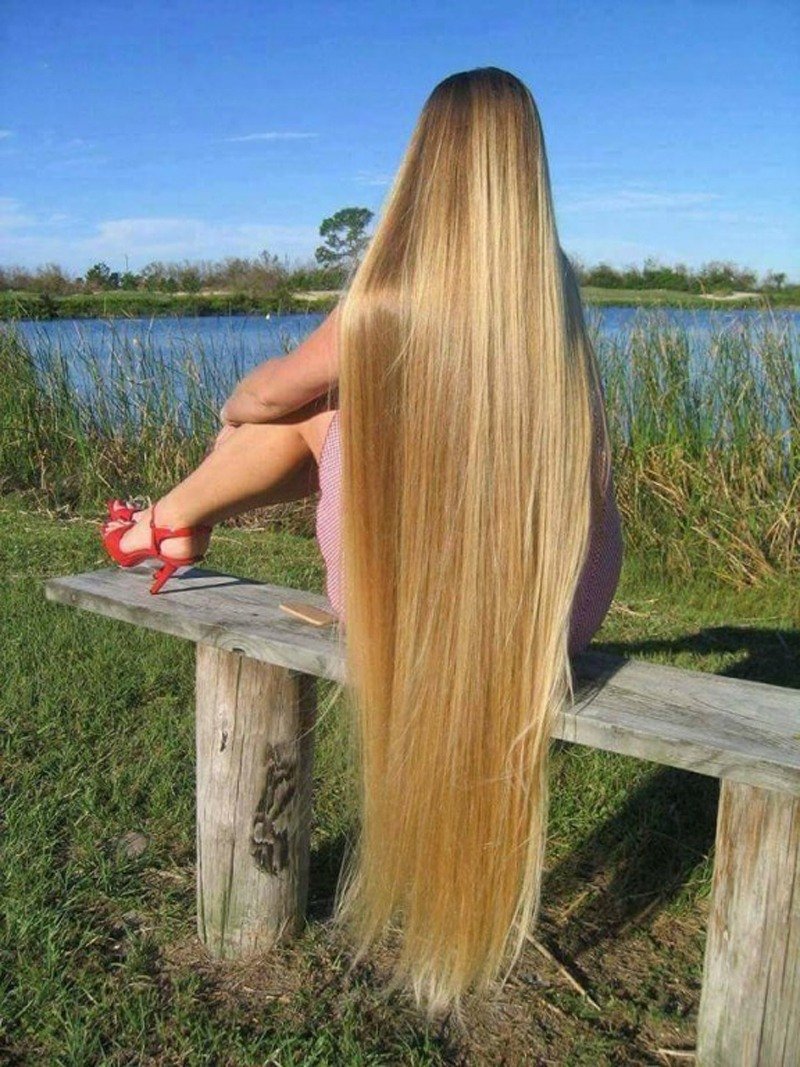 фото голая девушка с длинными волосами