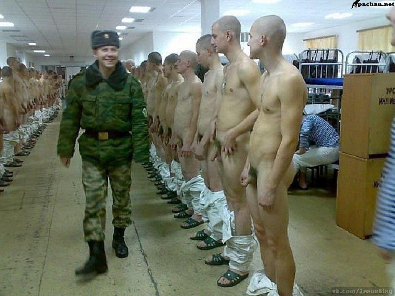 Как выглядят голые военные парни без трусов (56 фото)