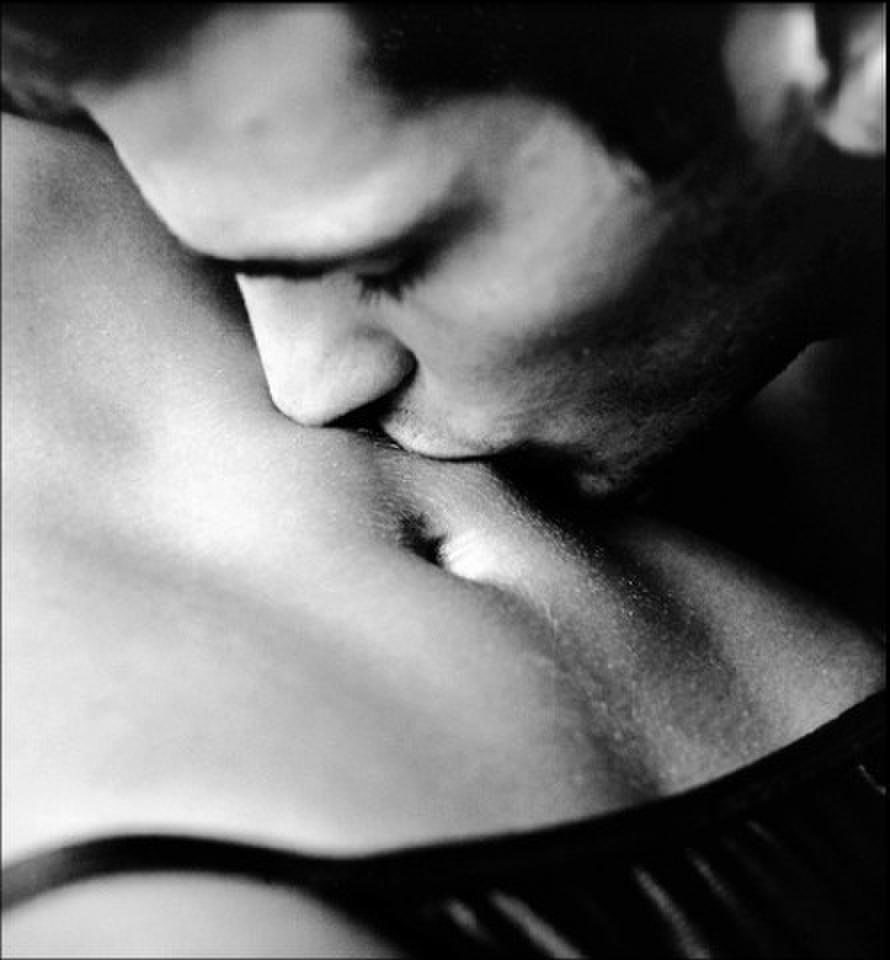 Гифки страсть поцелуи