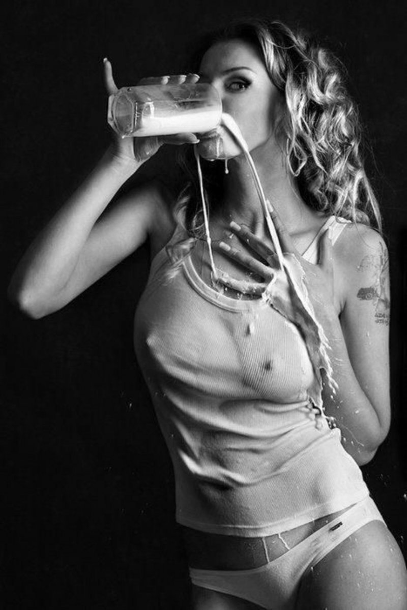фото голая девушка и молоко фото 29