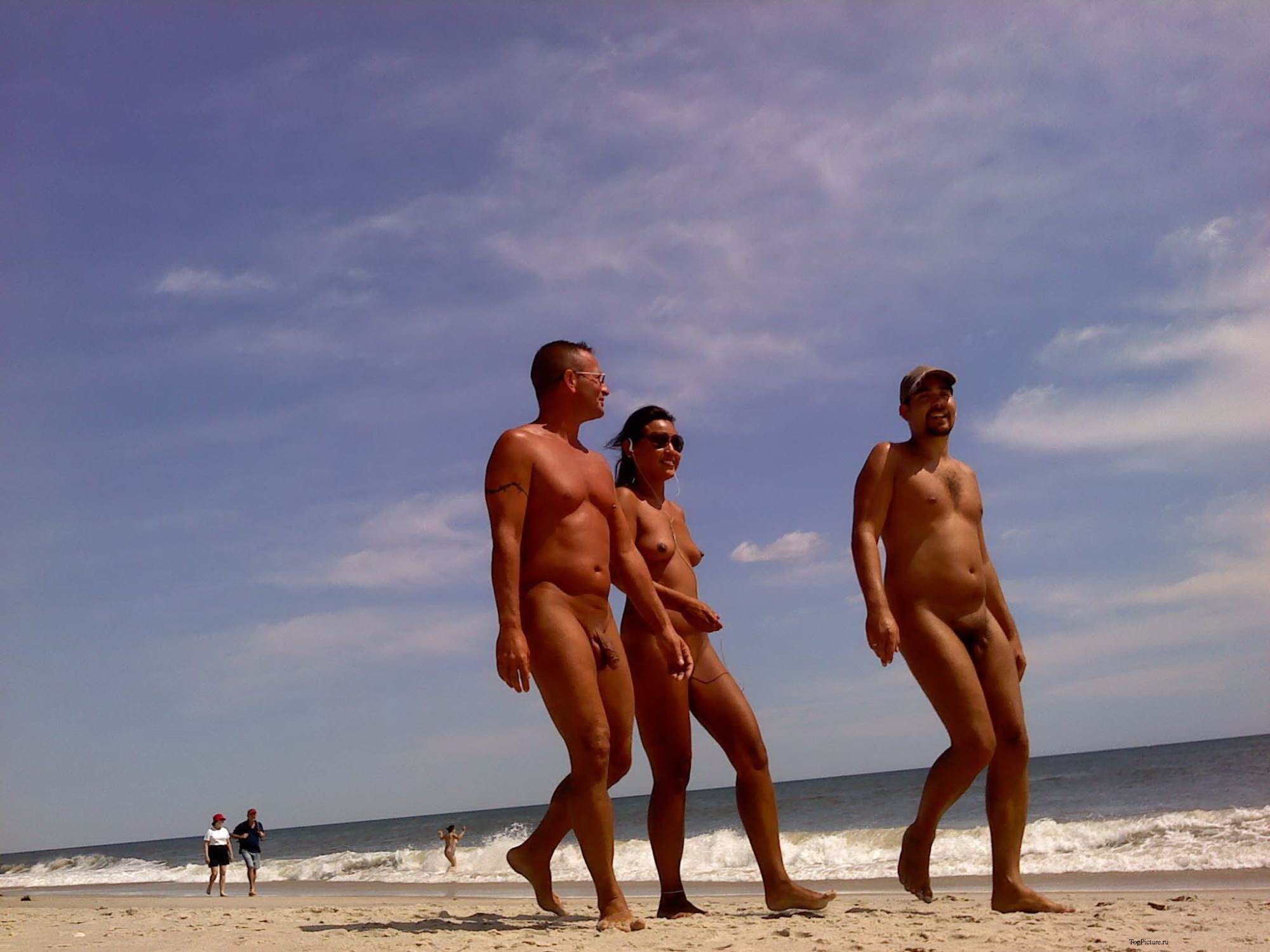 где есть пляжи с голыми людьми фото 6