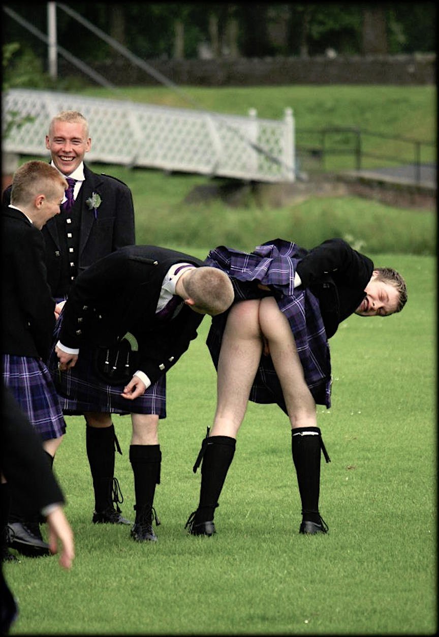 голые парни в шотландских юбках фото 54
