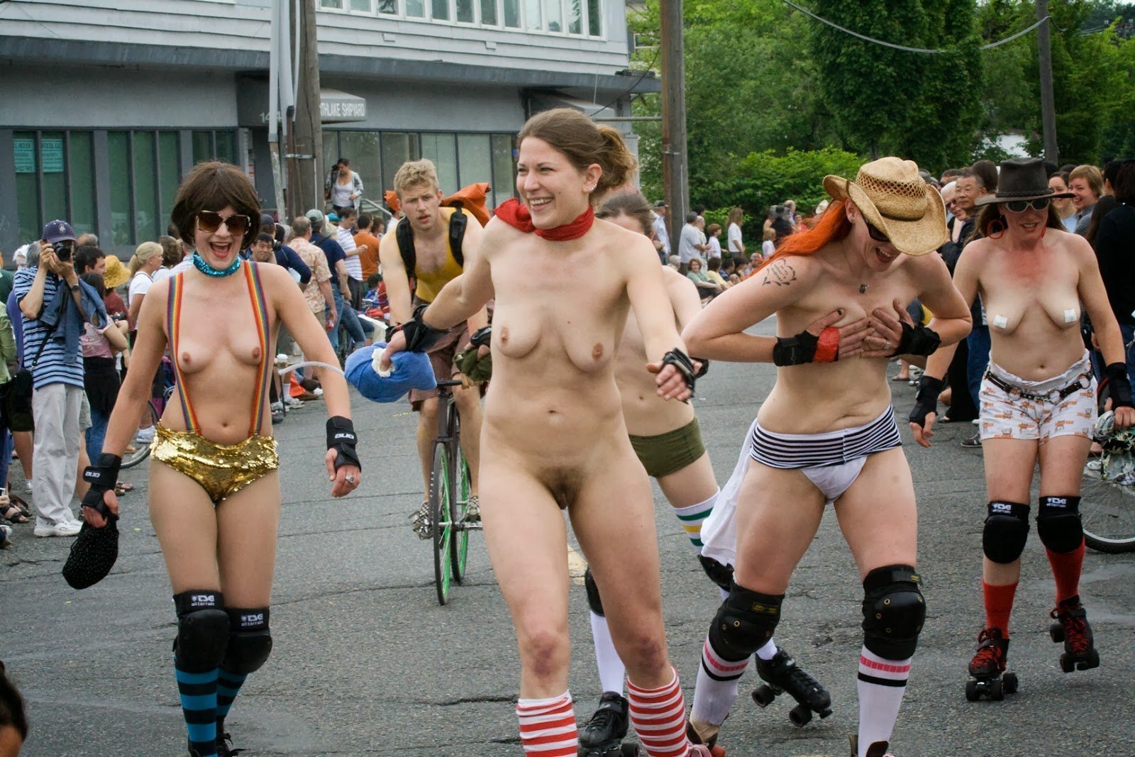 Порно при параде (59 фото)