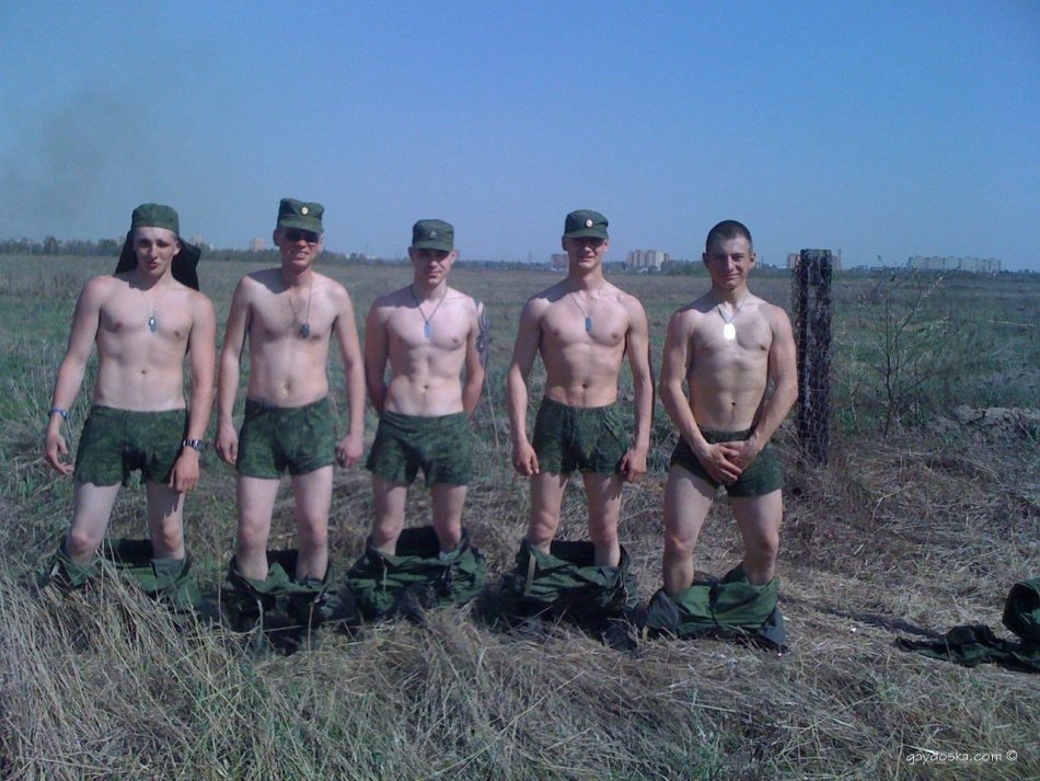 голые солдаты фото