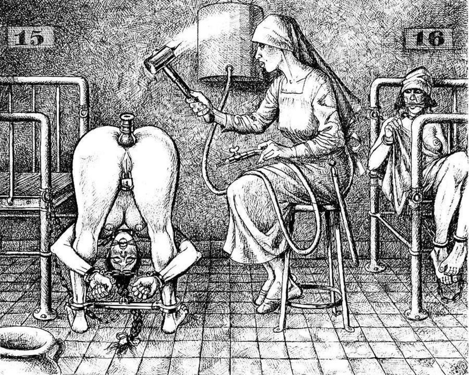 Пытки голых баб (69 фото)