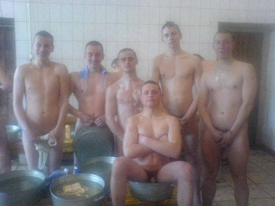 Военные парни голые