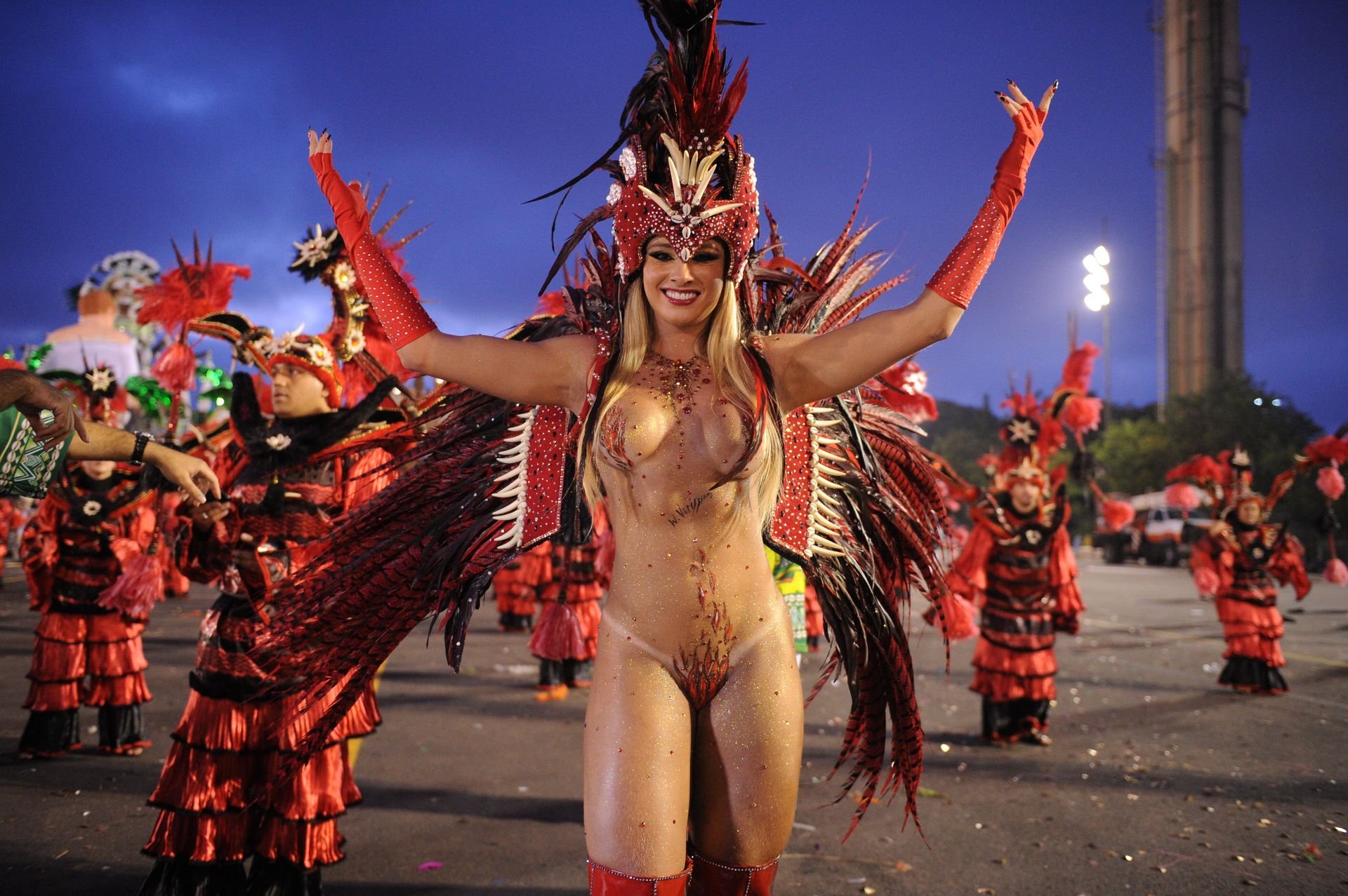 фото голая карнавал в бразилия фото 22