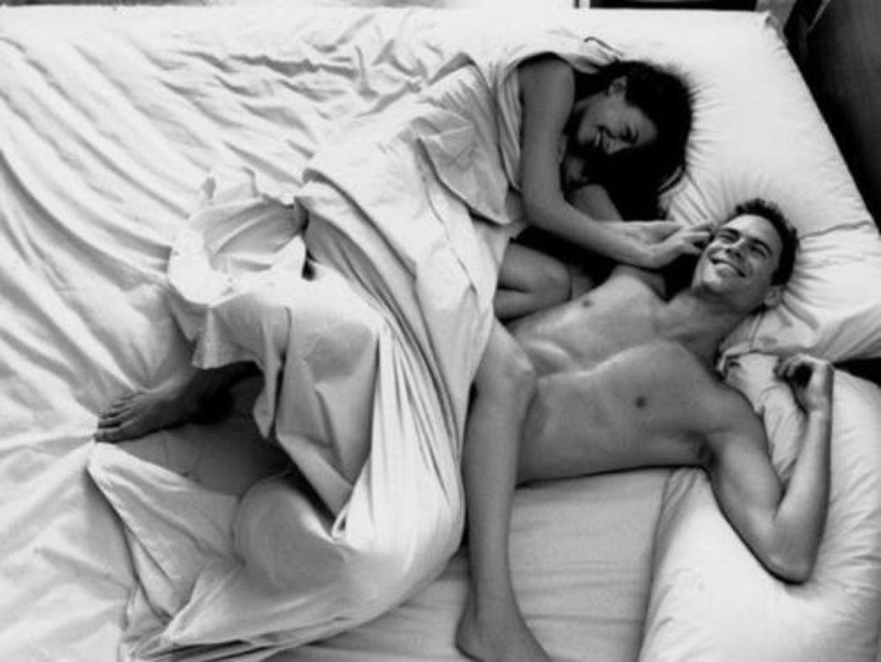 Порно в кровати под одеялом: видео смотреть онлайн